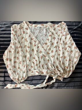 American Eagle Floral Tie Cropped V-Neck Blouse 3/4 Sleeve Women